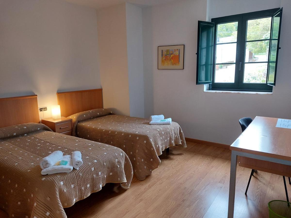 Hospederia Externa Del Monasterio Hotel Samos Bagian luar foto